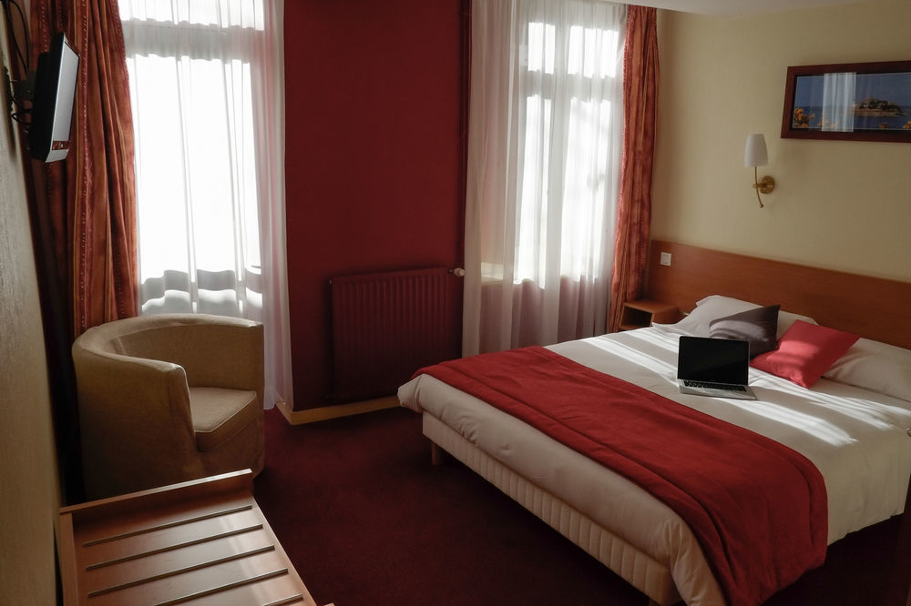Hotel Du Port Морле Екстериор снимка